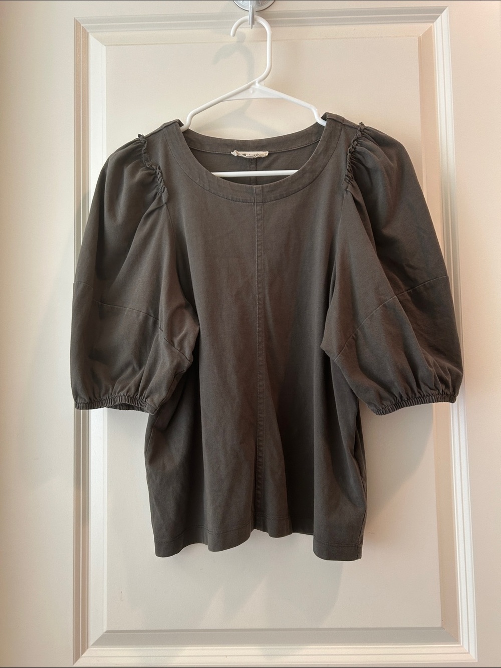 Madewell Round-Neck Puffy wide Sleeves w/elastic/ruffle detail top size M Olive